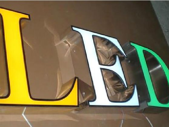 绥德介绍LED招牌的基础知识。